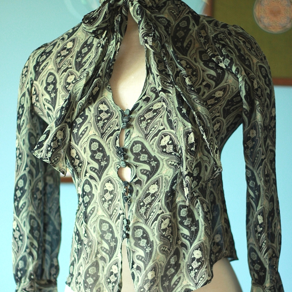 Banana Republic paisley 100% silk blouse